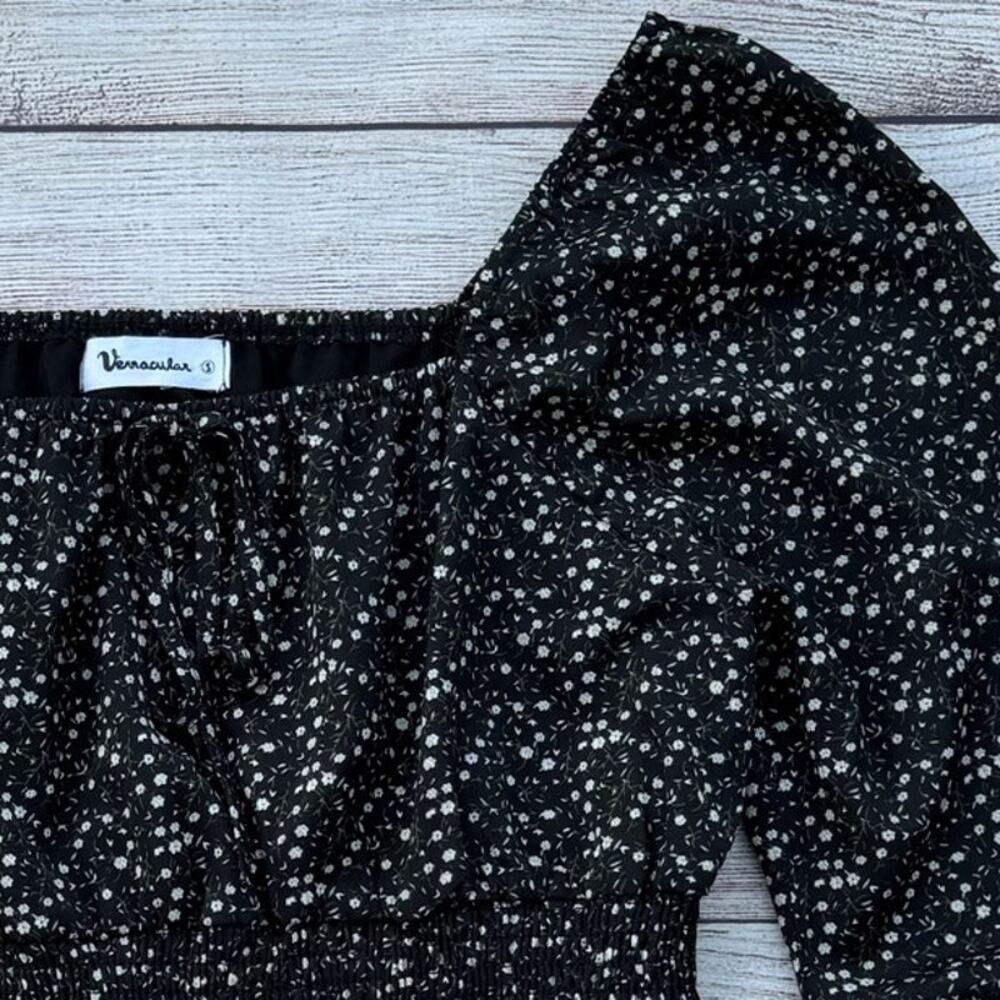 Vernacular Box Neckline Floral Long Sleeve Top - Picture 2 of 5